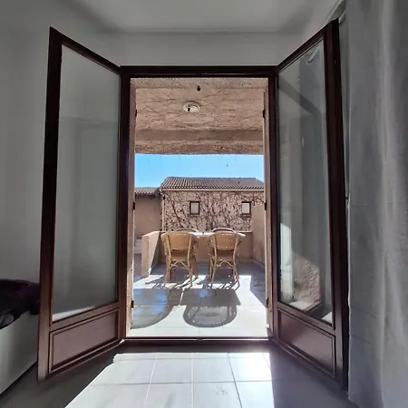 Apartment A Felicita Dantone En Bord De Santa-Maria-Poggio (Corsica)
